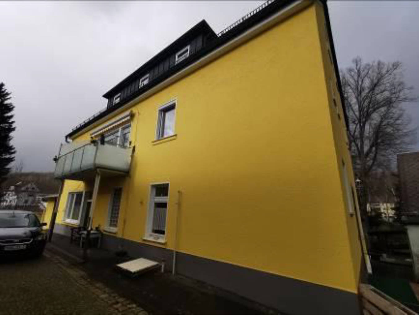 Zweifamilienwohnhaus mit Doppelgarage und Nebengebäude in Thiersheimer Straße 19, 95659 Arzberg