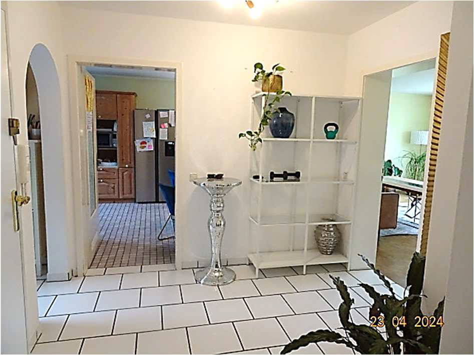 Eigentumswohnung (ab 5 Zimmer), Garage in St.-Bernhard-Straße 11a, 86438 Kissing - Bild 2