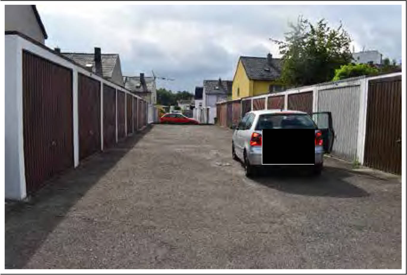 1) Reihenmittelhaus 2) Garage 3) Weg 4) + 5) Hofraum in Waldeysenstr. 83, 85057 Ingolstadt