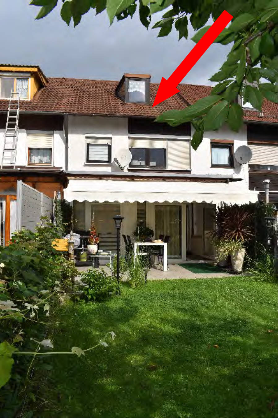 1) Reihenmittelhaus 2) Garage 3) Weg 4) + 5) Hofraum in Waldeysenstr. 83, 85057 Ingolstadt - Bild 2