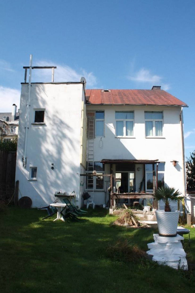 Wohnhaus mit Garage in Bergstraße 1, 95233 Helmbrechts