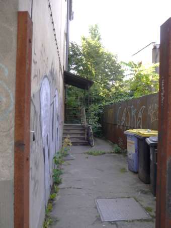 Grundstück mit Mietwohnhaus in Friesickestraße 19, 13086 Berlin, Pankow