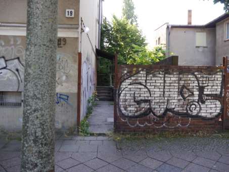 Grundstück mit Mietwohnhaus in Friesickestraße 19, 13086 Berlin, Pankow - Bild 2