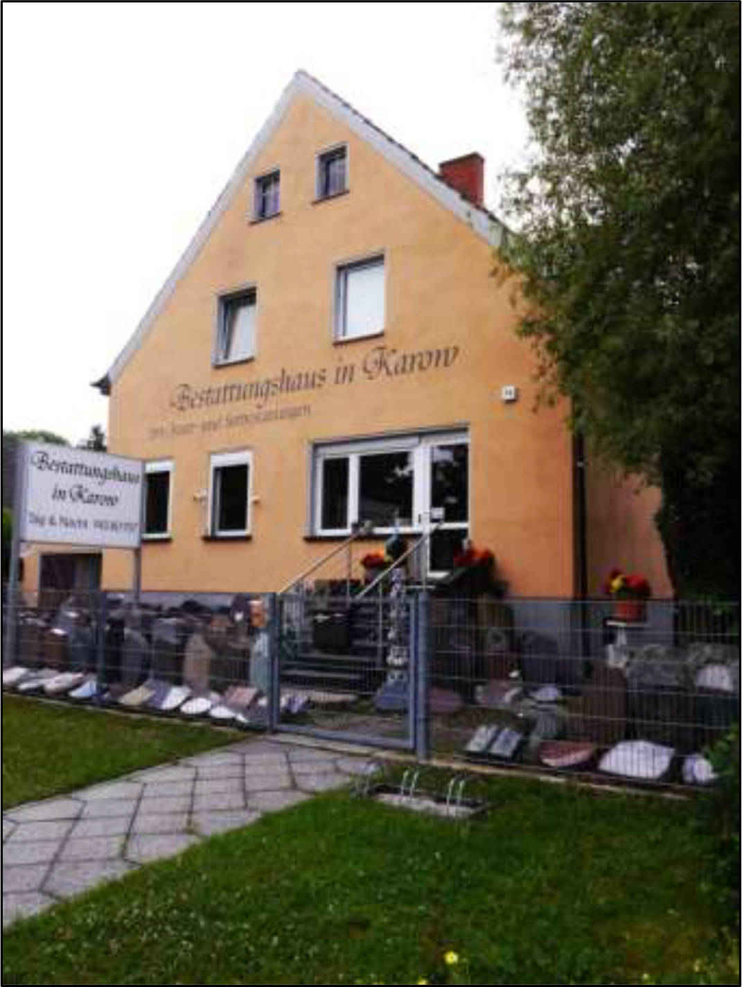 Grundstück mit Einfamilienhaus in Blankenburger Chaussee 74, 13125 Berlin