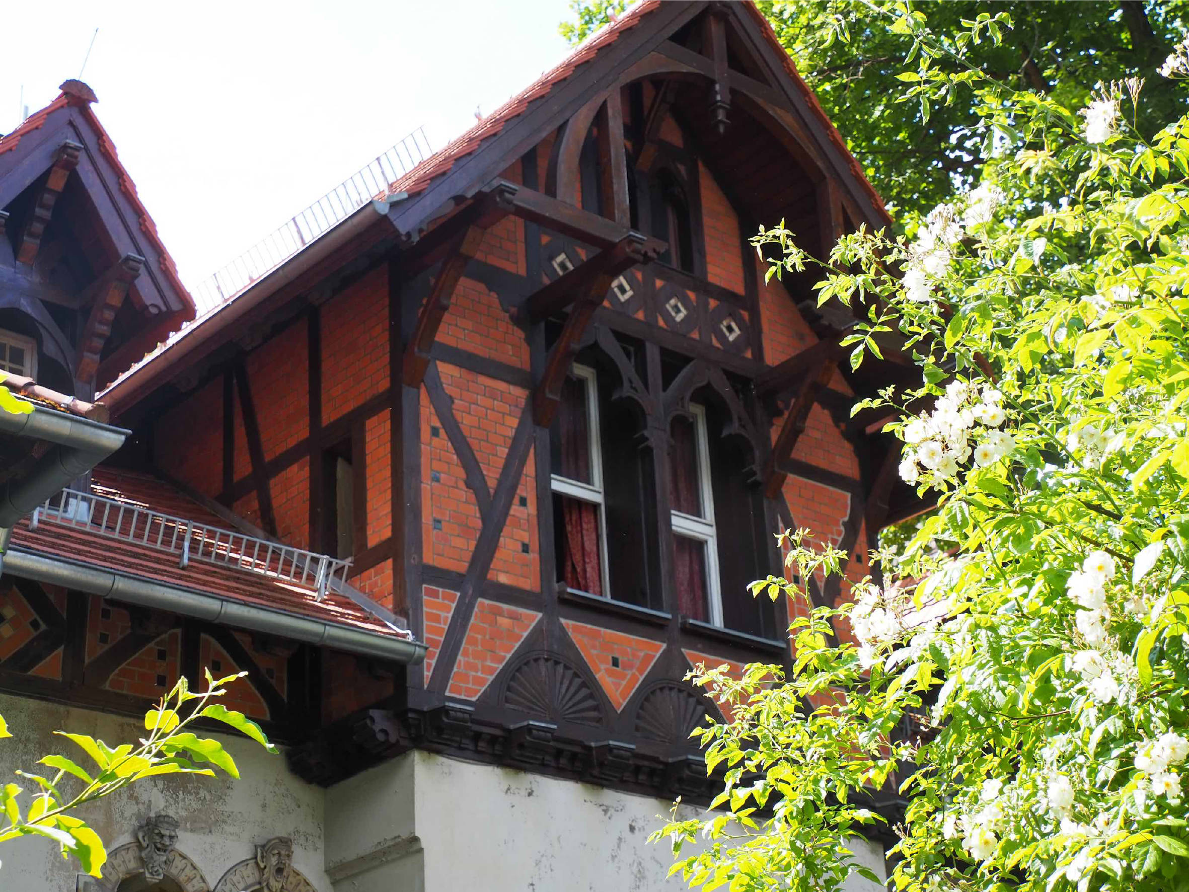 Dreigliedrigen villenartigen Landhaus in Hagenstraße 3, 14193 Berlin - Bild 2