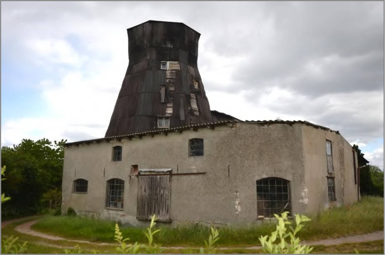 Zweifamilienhaus, land- und forstwirtschaftlich genutztes Grundstück, Sonstiges in Kremmener Weg 2, 16766 Kremmen, Groß-Ziethen