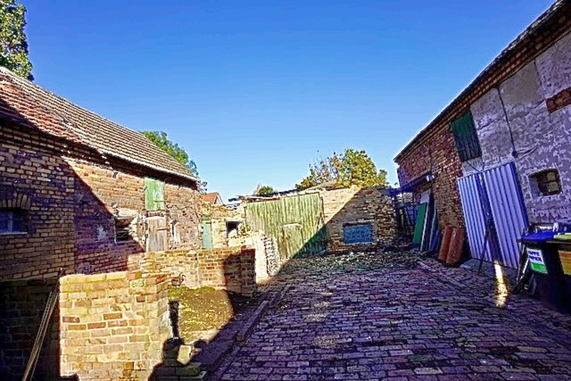 Wohnhaus/Landwirtschaftsflächen in Mühlenweg 7, 01983 Großräschen OT Wormlage - Bild 2