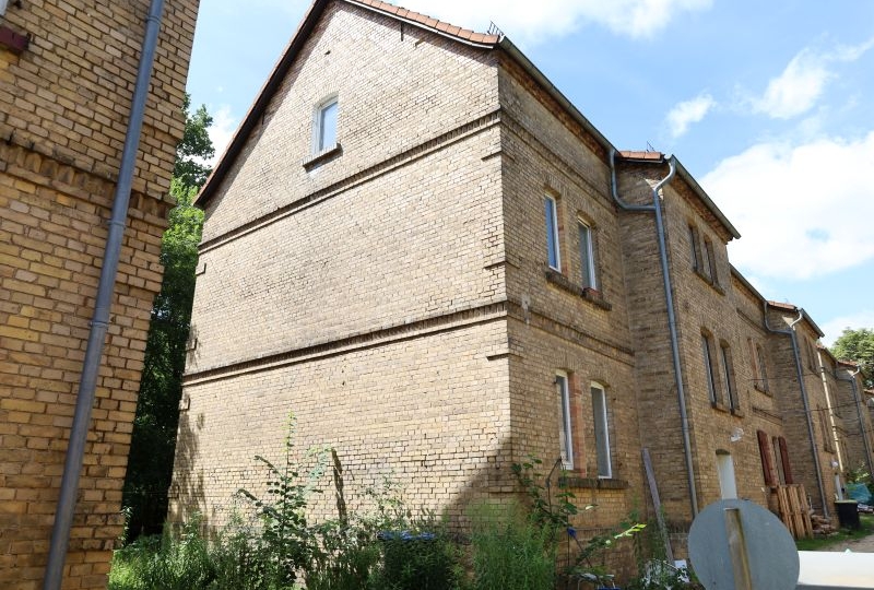 Mehrfamilienhaus in Ernst-Thälmann-Straße 20/20a, 01979 Lauchhammer OT Kostebrau - Bild 2