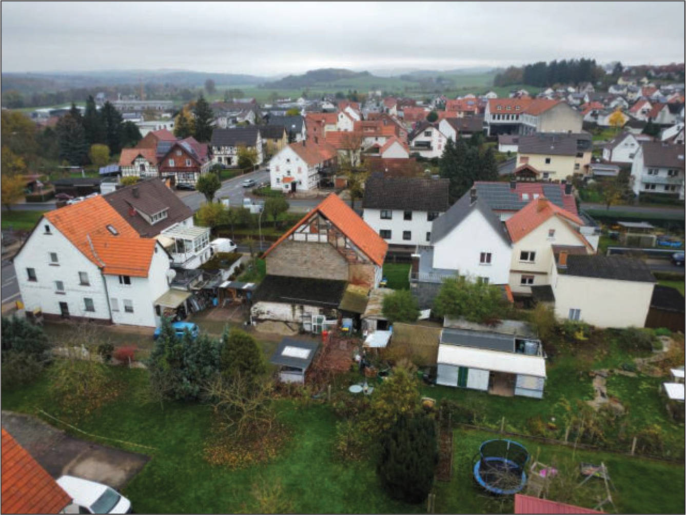 Einfamilienhaus, mit Laden und Nebengebäuden in Landstraße 102, 37287 Wehretal, Reichensachsen