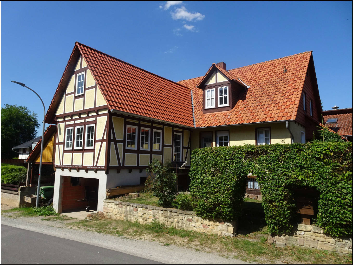 Einfamilienhaus, Nebengebäude und Schuppen in Kromenweg  8, 36205 Sontra, Breitau