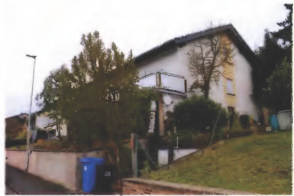 Sonstiges, ursprünglich als Einfamilien-Wohnhaus errichteten Gebäude bebaut, das 1984 in zwei Wohnungseigentume aufgeteilt wurde. in Rheinbergstraße  56, 65594 Runkel, Steeden - Bild 3
