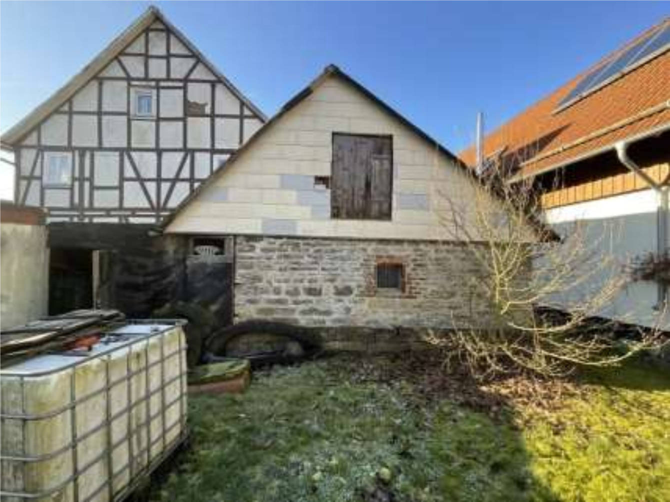 Wohnhaus mit Nebengebäuden und Garage in Schweinsbühler Straße 2, 34497 Korbach, Rhena