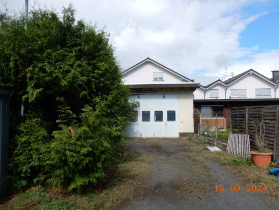 Mehrfamilienhaus, Gebäude- und Freifläche in In der Wolfskaute 18-22, 61130 Nidderau, Ostheim