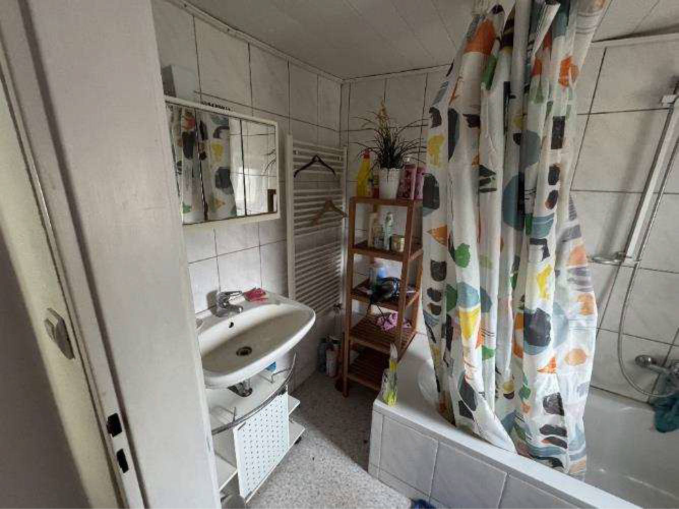 Einfamilienhaus, Kfz-Stellplatz in Hirschstraße 47, 64653 Lorsch - Bild 2
