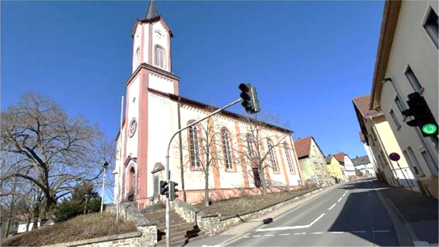 Zweifamilienhaus in Usinger Straße 33, 61250 Usingen, Eschbach