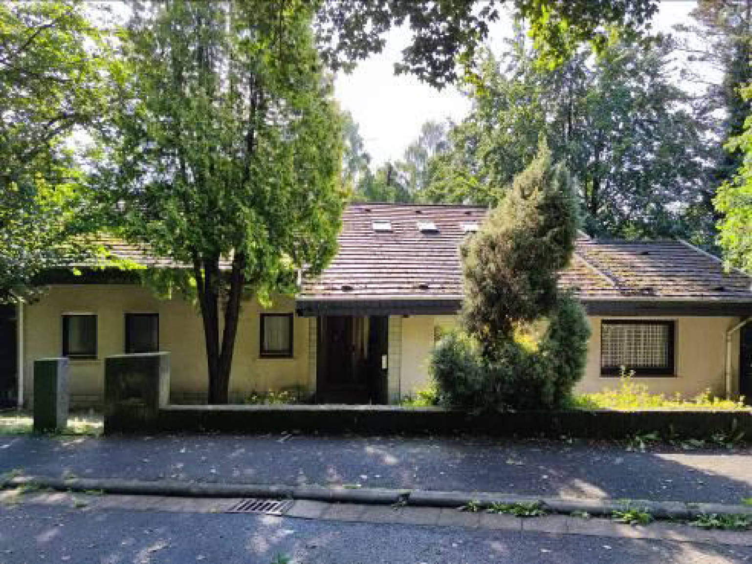 Einfamilienhaus, Garage in Kreutstraße 22 und Am Mühlrain, 63636 Brachttal, Spielberg