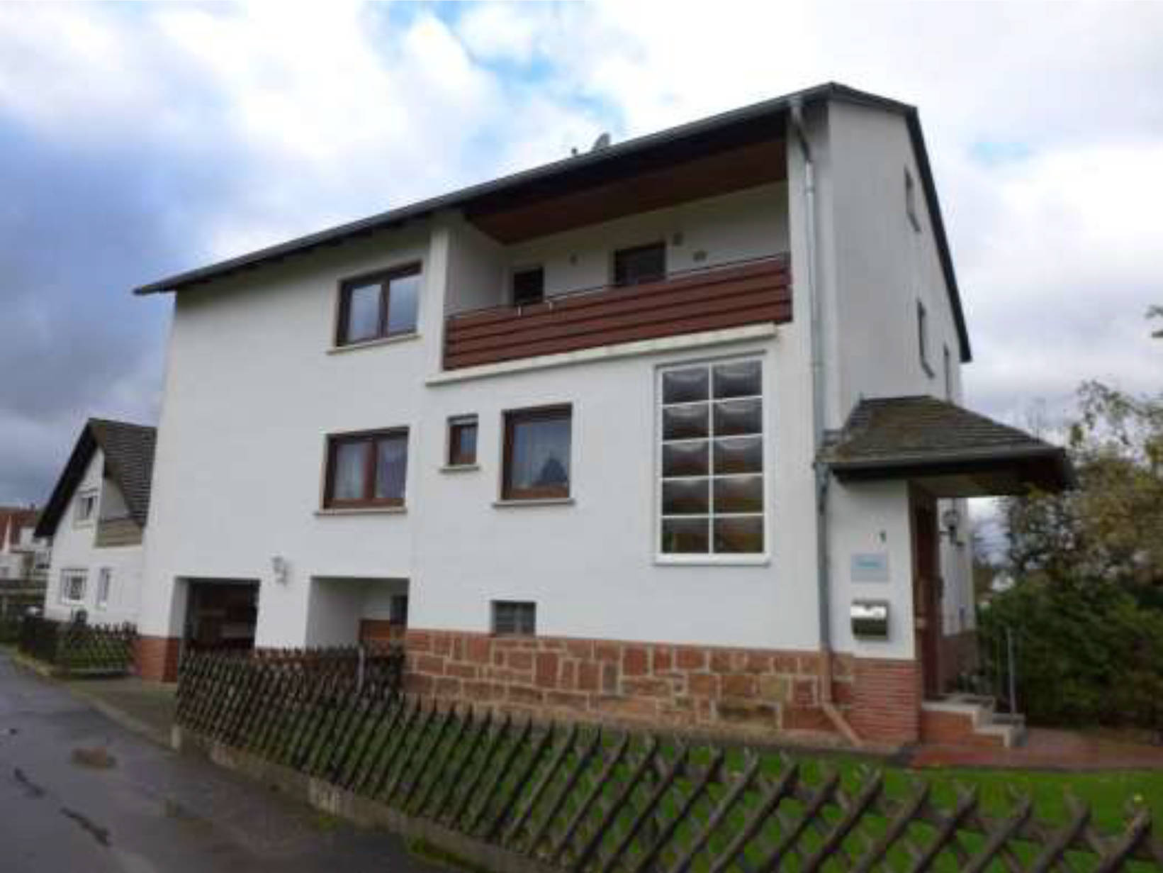 Zweifamilienhaus, unbebautes Grundstück in Am Rodenbach 1, 35094 Lahntal, Goßfelden