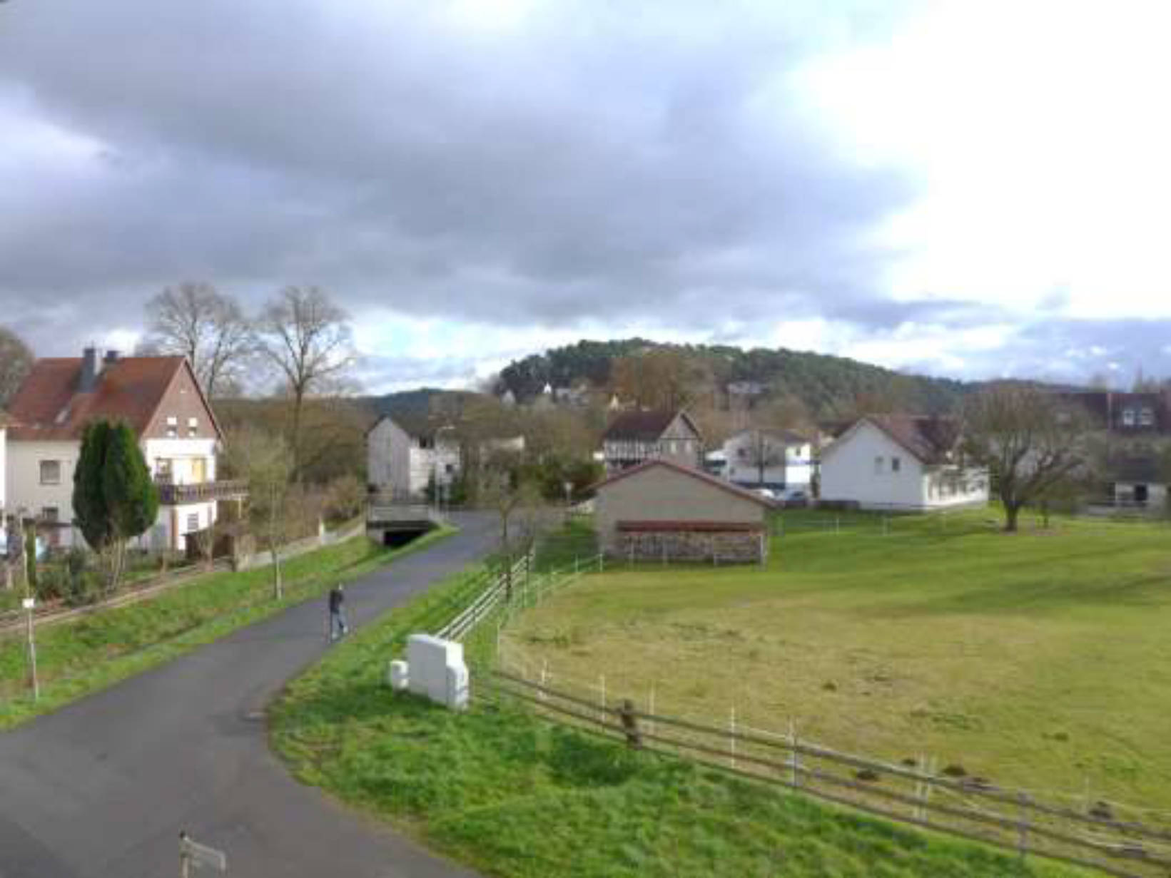 Zweifamilienhaus, unbebautes Grundstück in Am Rodenbach 1, 35094 Lahntal, Goßfelden - Bild 4