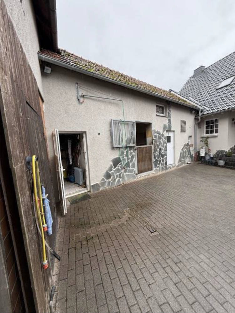 Einfamilienwohnhaus mit Nebengebäuden sowie rückseitig angrenzendes, unbebautes Grundstück in Sohlbaum, 35641 Schöffengrund, Schwalbach - Bild 4