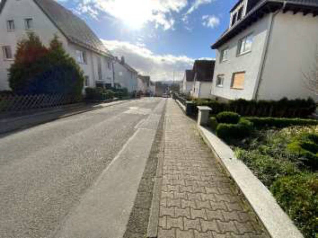 Zweifamilienhaus, Garage in Auf dem Stein 14, 35457 Lollar, Lollar - Bild 2