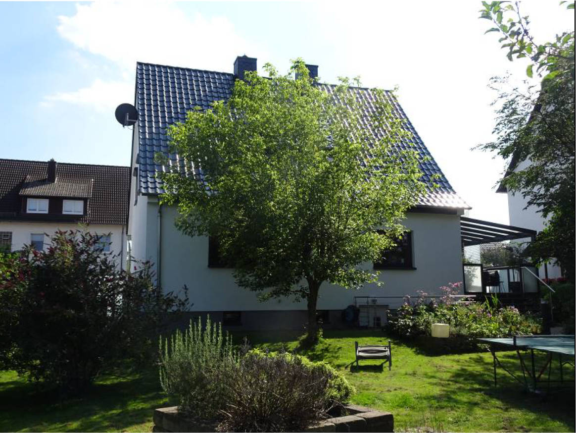 Einfamilienhaus, Garage, Gartenhäuschen in Auf der Höhe 16, 34130 Kassel, Kirchditmold