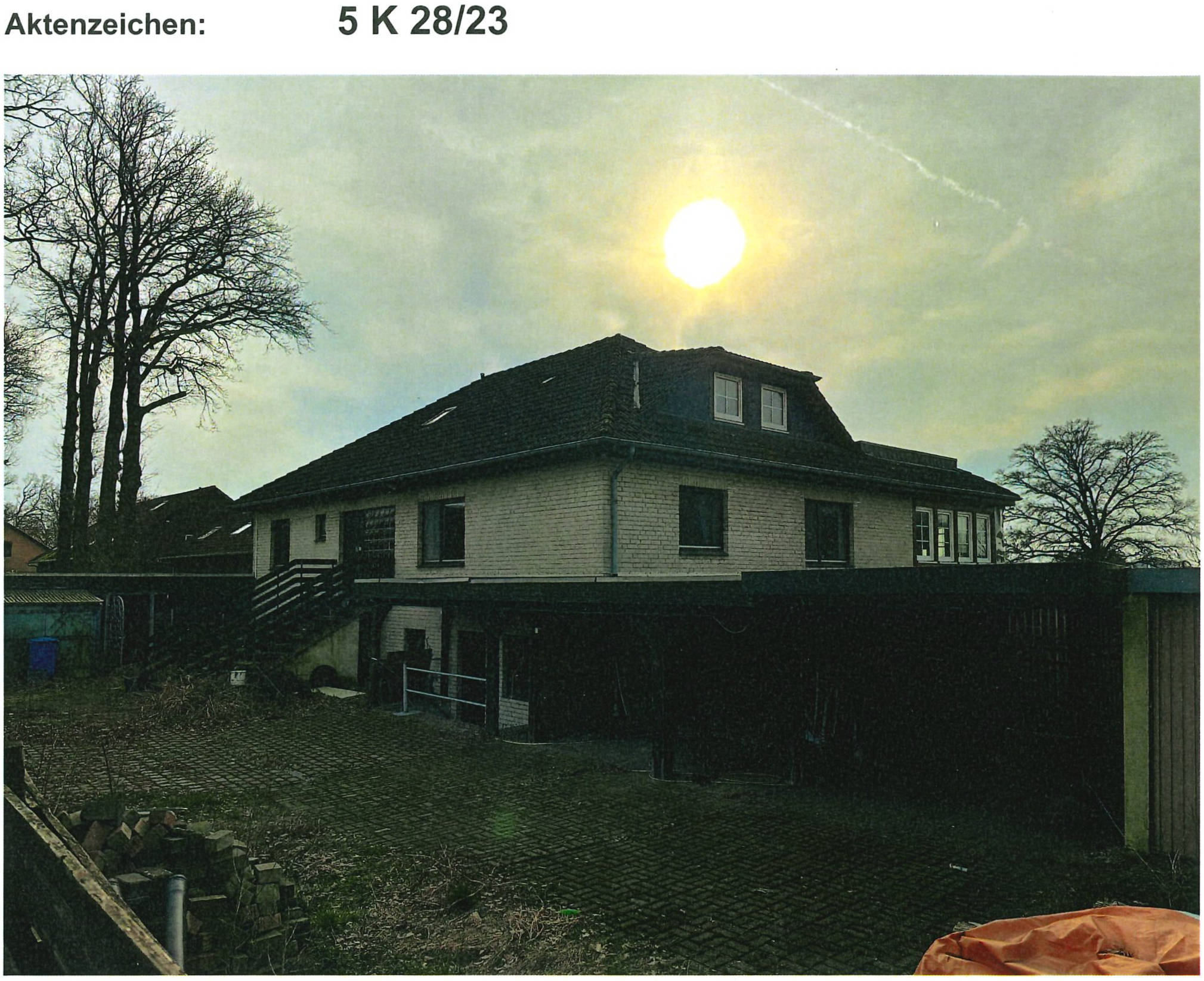 Wohnhaus, zwei Anbauten, drei Unterstellplätze, eine Fertiggarage in Weißenberger Straße 23, 29392 Wesendorf, Westerholz