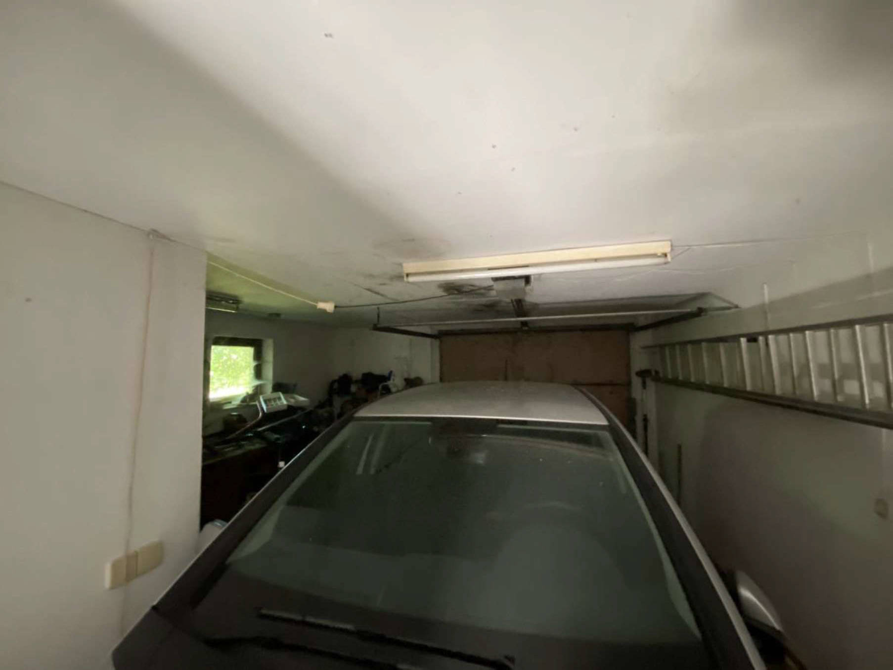 Bebautes Grundstück und landwirtschaftliche Fläche. Grundstück ist mit einem Einfamilienhaus (Baujahr ca. 1976) bebaut; restliche Flächen des Grundstückes (ca. 10.700 qm) werden als Grünland genutzt. in Neuer Weg 97, 26639 Wiesmoor - Bild 3