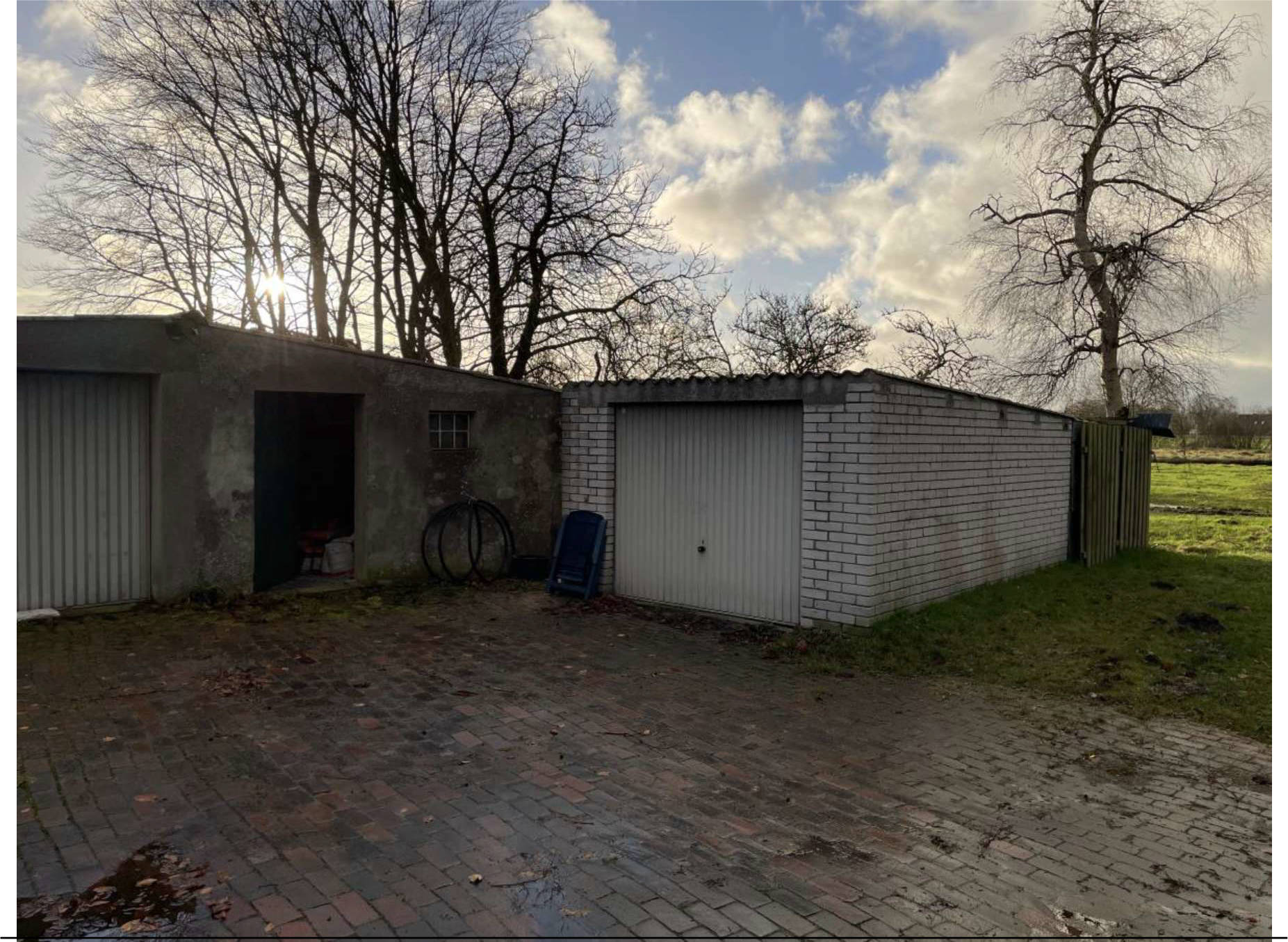 Resthof und 2 massiven Nebengebäuden (Scheune und Garage), sowie landwirtschaftlich genutzte Fläche in Deichhauser Str. 5, 26624 Südbrookmerland, Victorbur - Bild 2