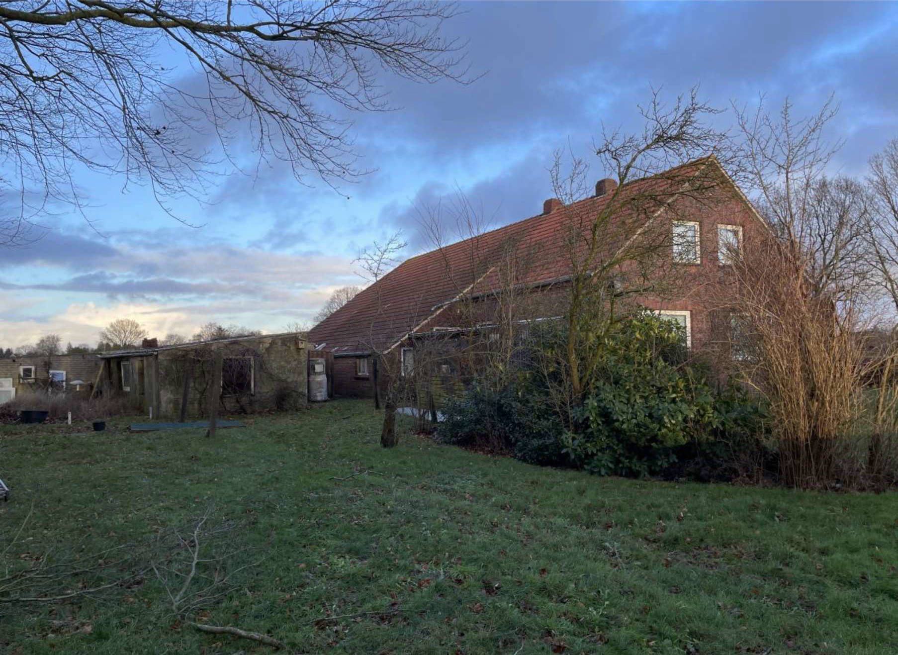 Resthof und 2 massiven Nebengebäuden (Scheune und Garage), sowie landwirtschaftlich genutzte Fläche in Deichhauser Str. 5, 26624 Südbrookmerland, Victorbur - Bild 4