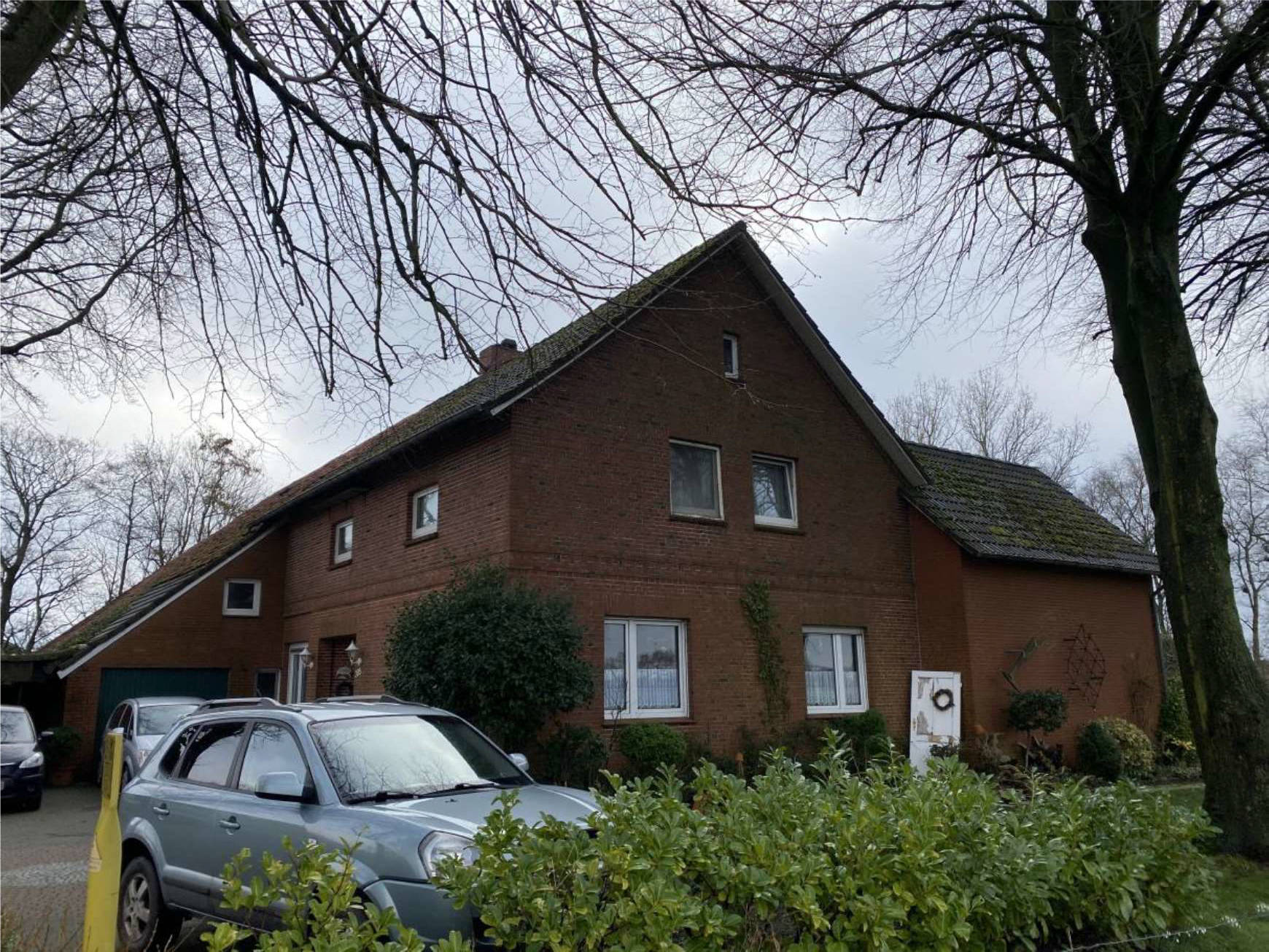Hofgebäude mit Landwirtschaftsflächen in Forlitzer Straße 205, 26624 Südbrookmerland, Bedecaspel