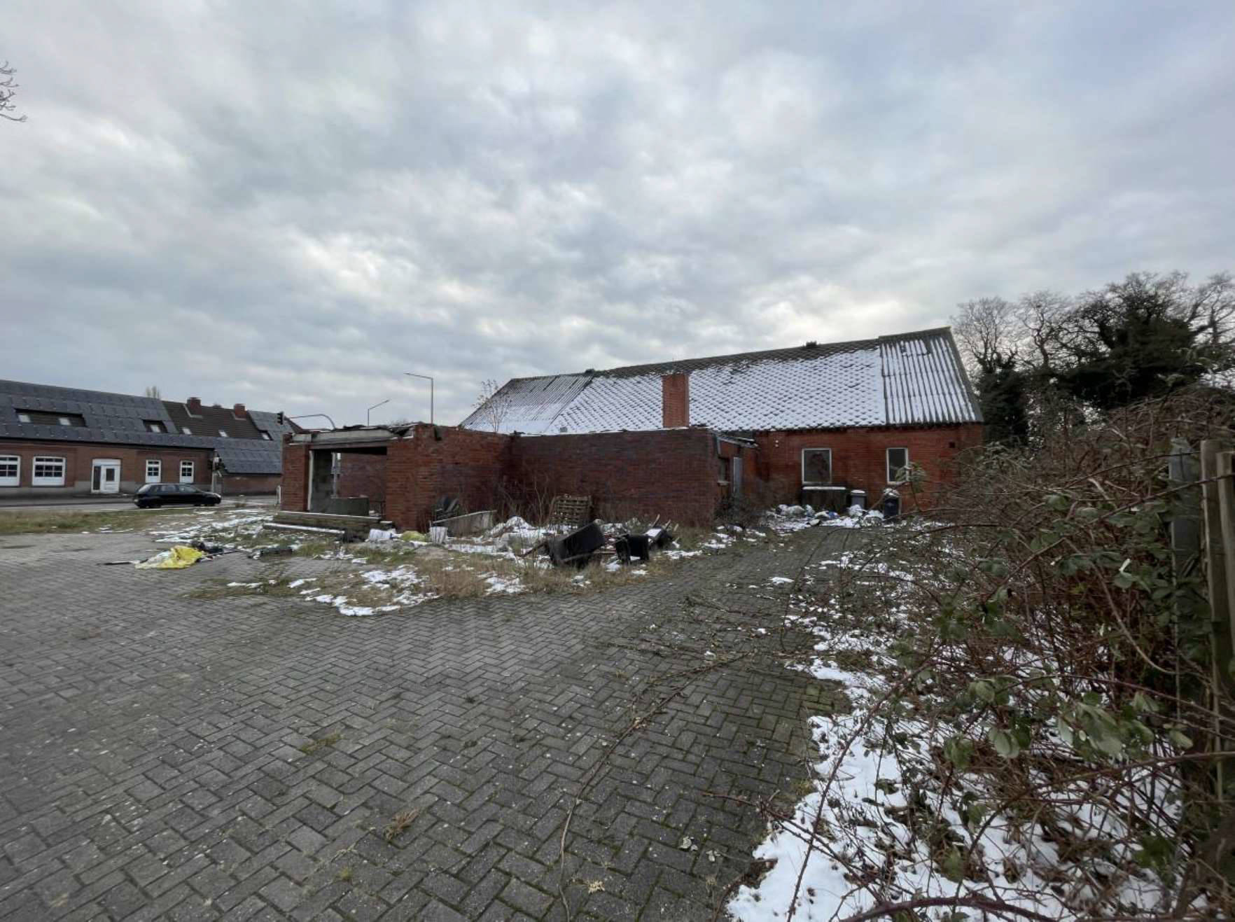 Gewerbeeinheit (z.B. Laden, Büro) in Auricher Landstraße 12, 26629 Großefehn, Mittegroßefehn