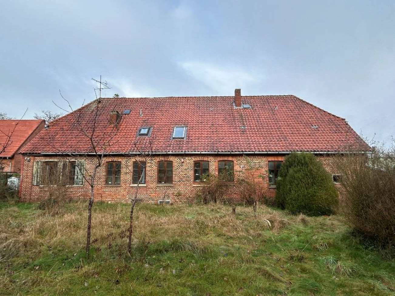 Wohn-/Geschäftshaus, Erbbaurecht bebaut mit einem Wohn- und Wirtschaftsgebäude (ehemaliges Forstwartgehöft) in Südergellerser Straße 6, 21394 Südergellersen
