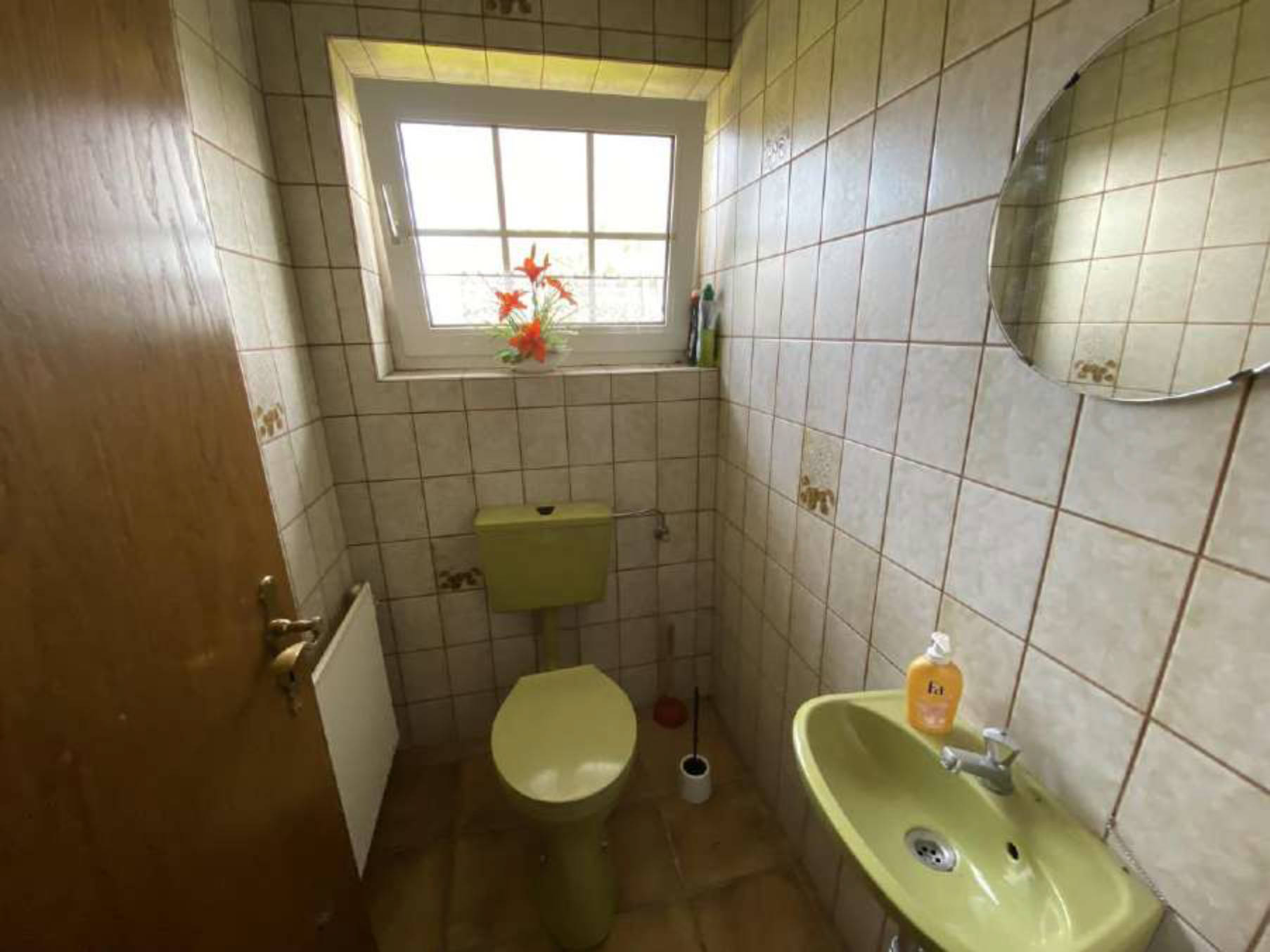 Sonstiges, Wohngebäude mit Scheune und zwei Nebengebäuden in Zeteler Weg 3, 26446 Friedeburg, Bentstreek