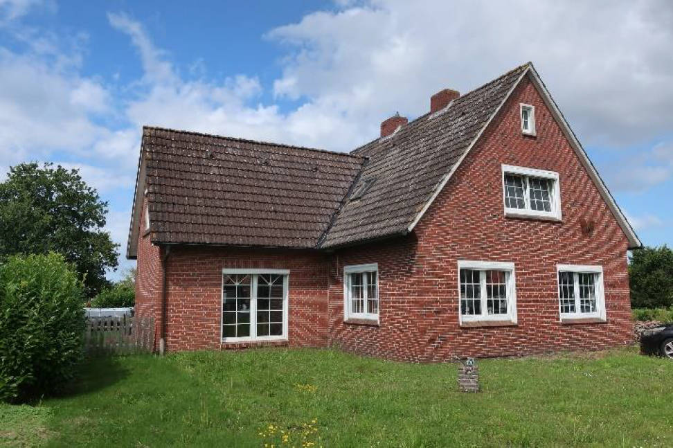 Einfamilienhaus in Tichelwarfer Straße 31, 26826 Weener, Holthusen