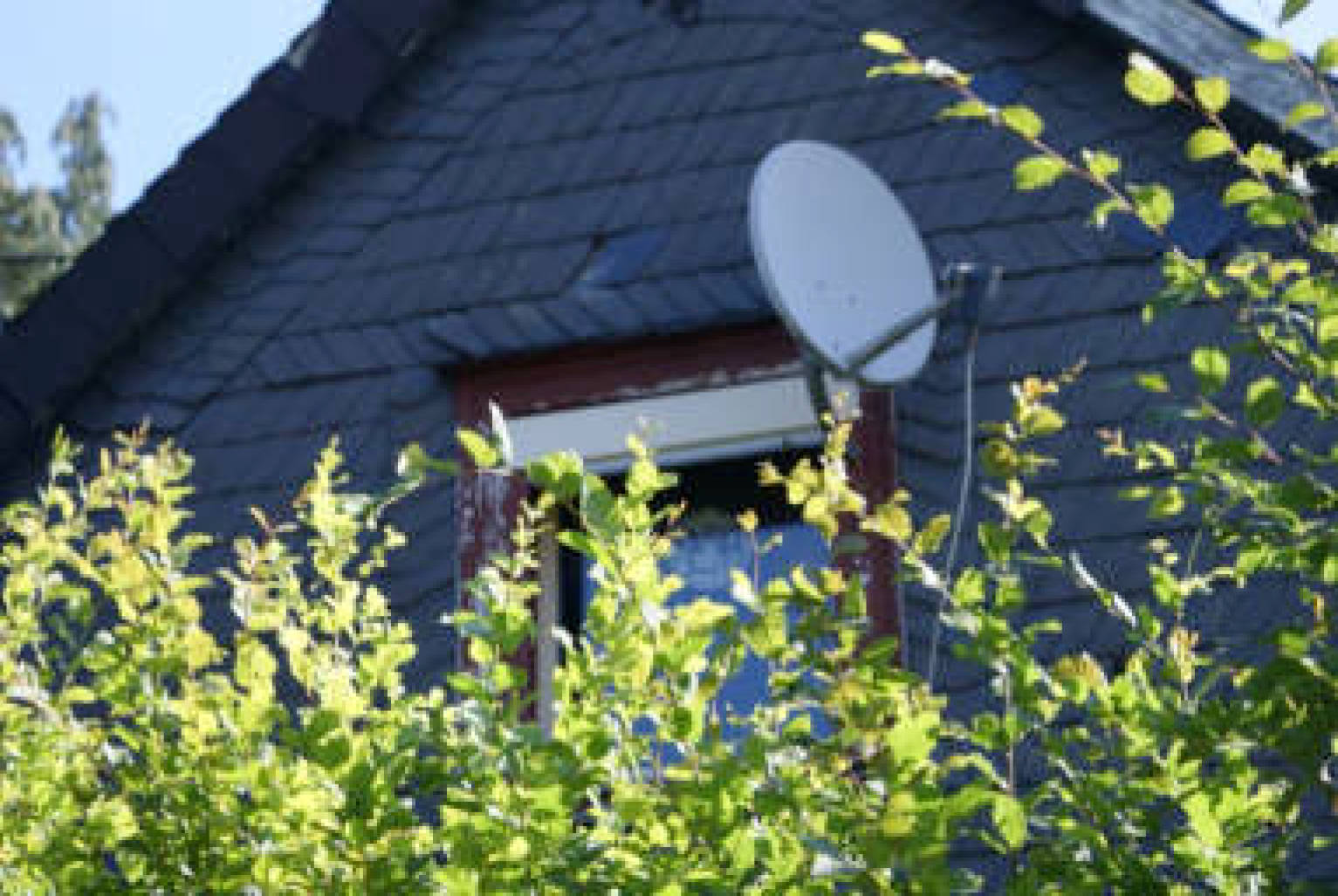 Kfz-Stellplatz, Einfamilienhaus, kleines altes Wohnhaus (ehem. Stall) auf kleinem Grundstück in mäßigem Zustand ohne Innenbesichtigung in Brölstraße 67, 51545 Waldbröl - Bild 4