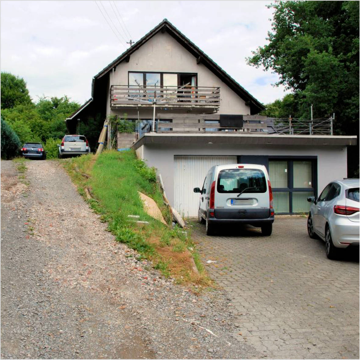 Mehrfamilienhaus, Garage, Baugrundstück in Wardenbacher Straße 6, 51570 Windeck, Rosbach