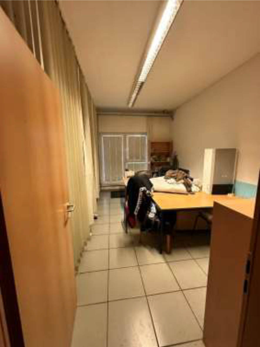 Gewerbeeinheit (z.B. Laden, Büro),  Zwei Büroeinheiten, Lagerhallte mit Büro und Sozialtrakt, Doppelgarage, Anbau in Marie-Curie-Straße 9, 59423 Unna - Bild 5