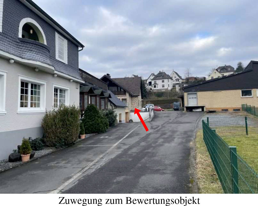 Garage, Einfamilienhaus, Einfamilienhaus mit nicht genehmigten Umbauarbeiten in ein Dreifamililenhaus in Bahnhofstraße 53, 51597 Morsbach - Bild 5