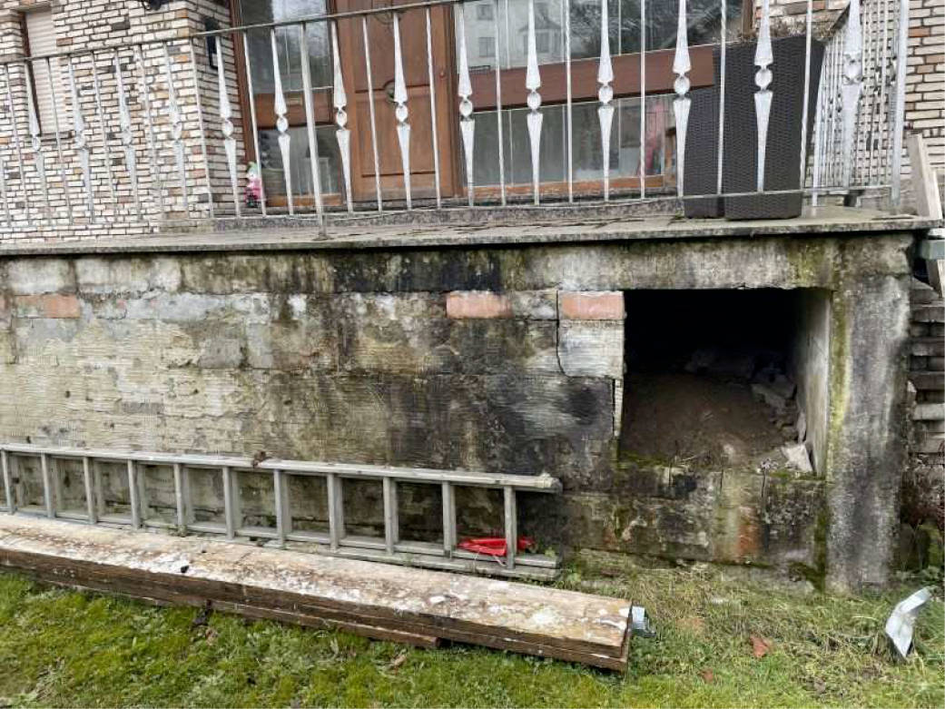 Garage, Einfamilienhaus, Einfamilienhaus mit nicht genehmigten Umbauarbeiten in ein Dreifamililenhaus in Bahnhofstraße 53, 51597 Morsbach - Bild 2