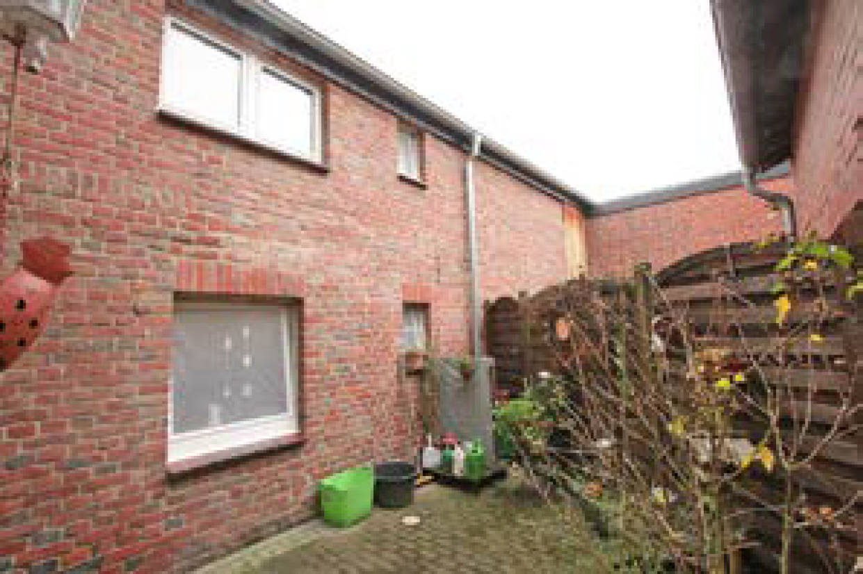 Zweifamilienhaus, Mehrfamilienhaus, Garage in Alte Landstraße 149/150, 41844 Wegberg