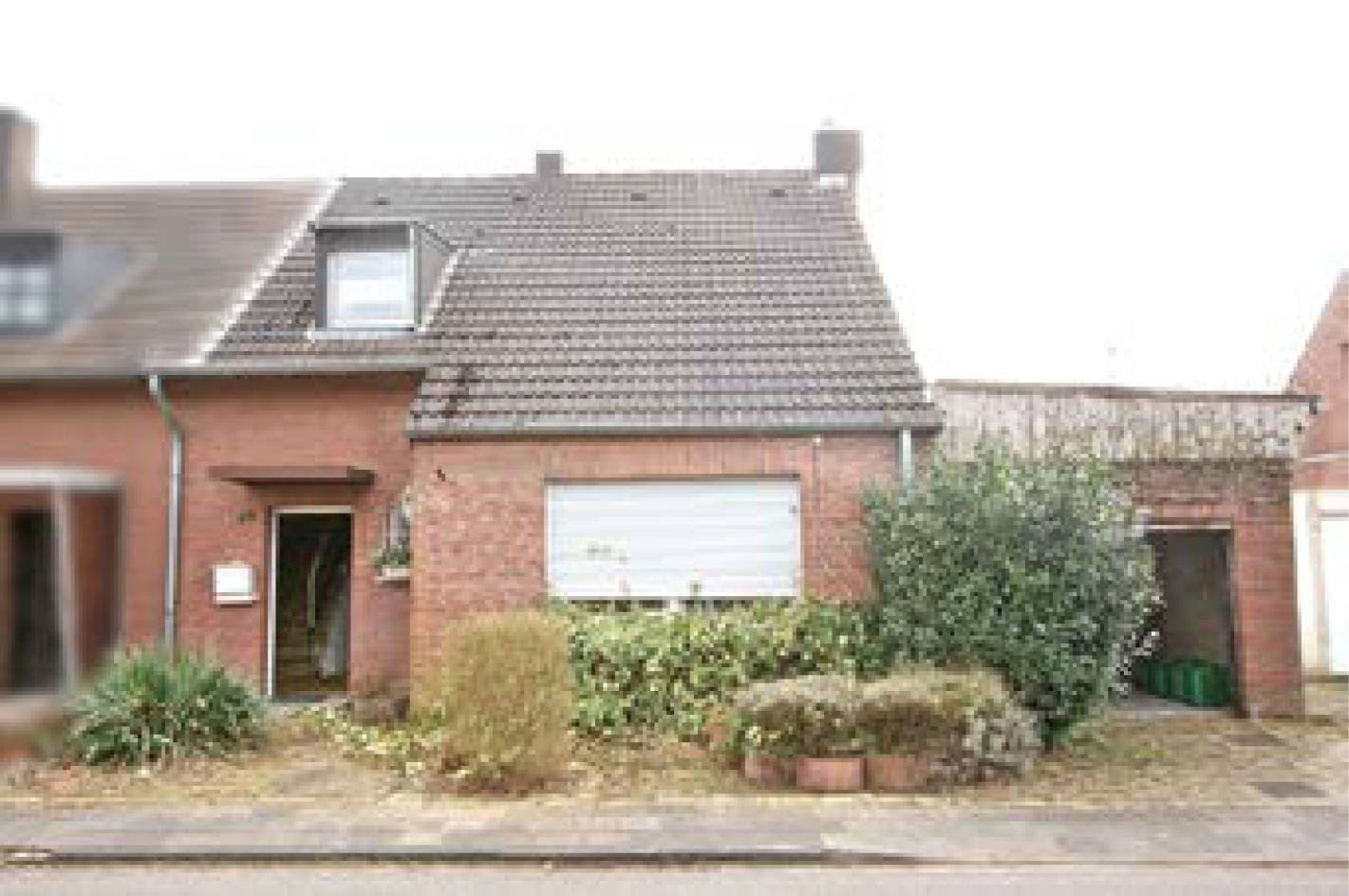 Garage, Einfamilienhaus, Doppelhaushälfte in Auf der Heide 42, 42A, 41812 Erkelenz, Granterath - Bild 3