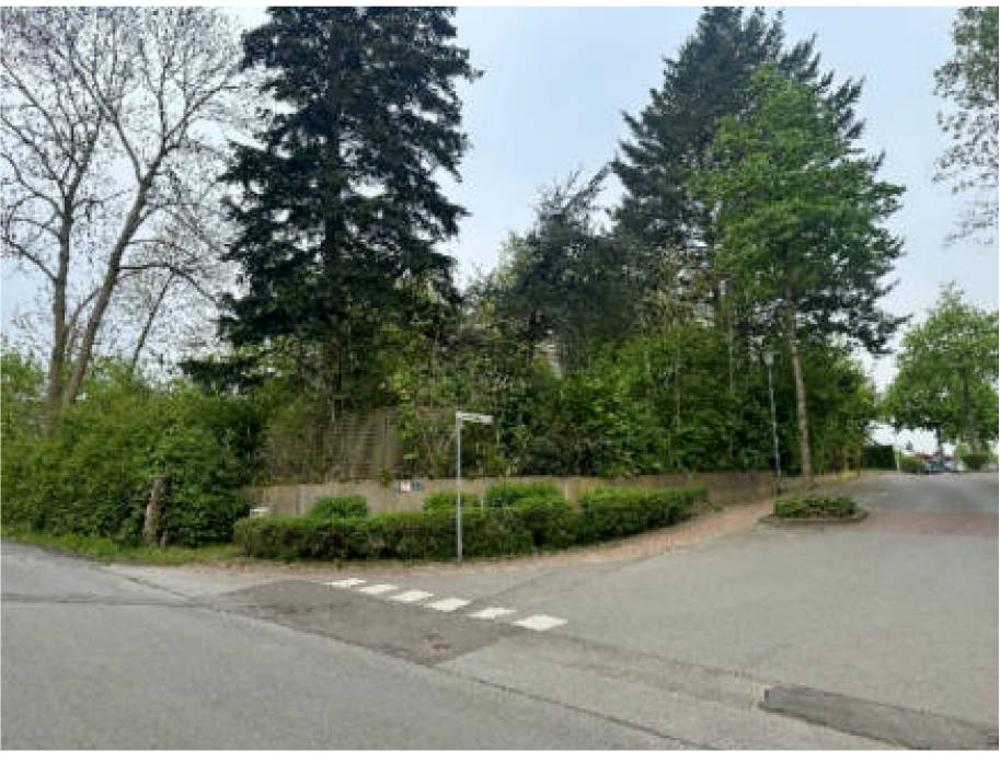 Baugrundstück, durch Brand zerstörtes Zweifamilienhaus mit Doppelgarage in Eggeweg 24, 32584 Löhne