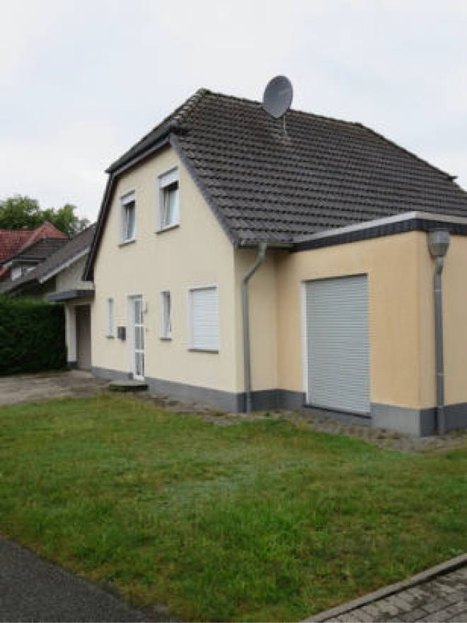 Einfamilienhaus, mit Anbau und Garage in Bexterweg 7, 33758 Schloß Holte-Stukenbrock, Schloß Holte