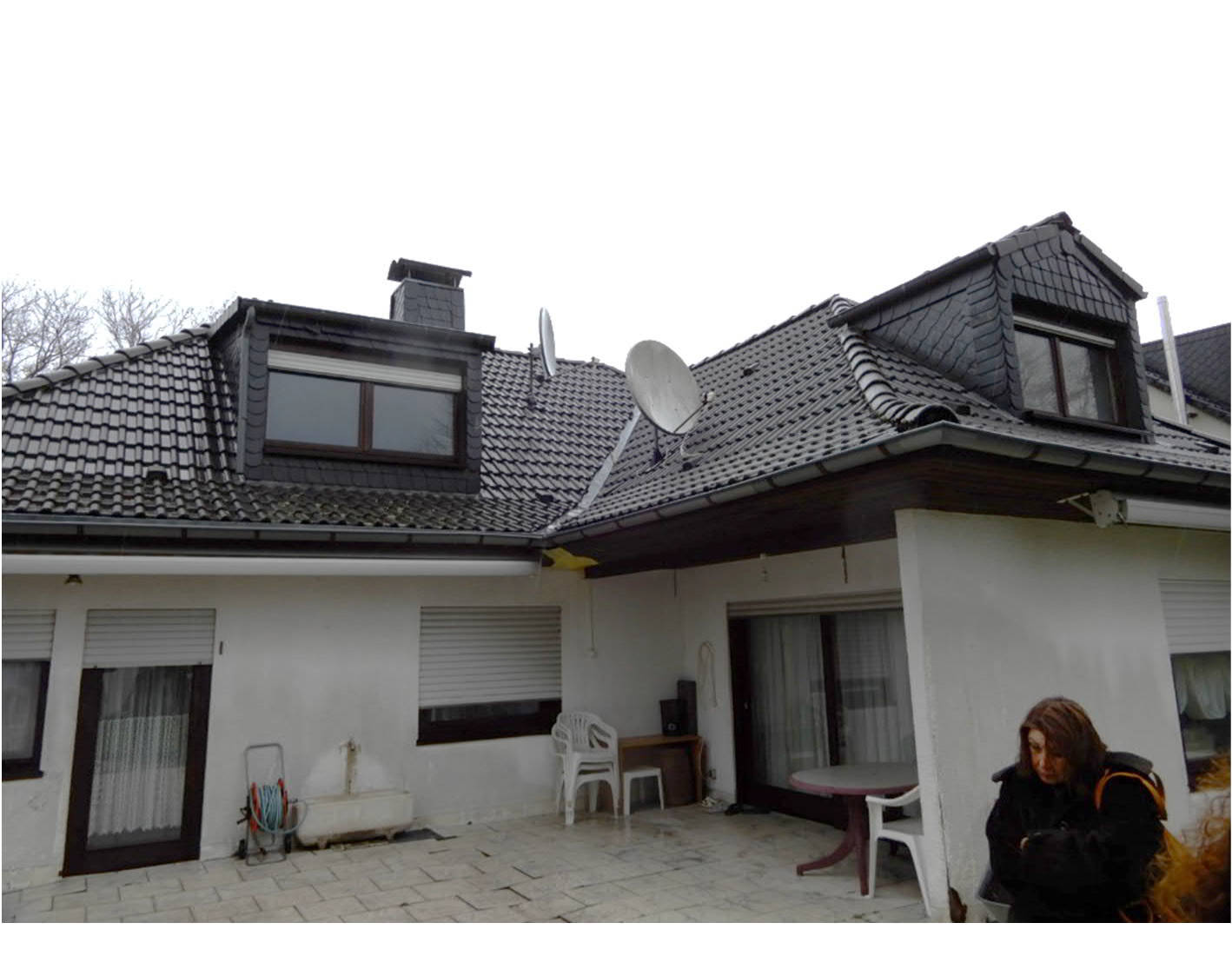 Zweifamilienhaus und Doppelgarage in Hasselstraße 54, 42651 Solingen, Dorp