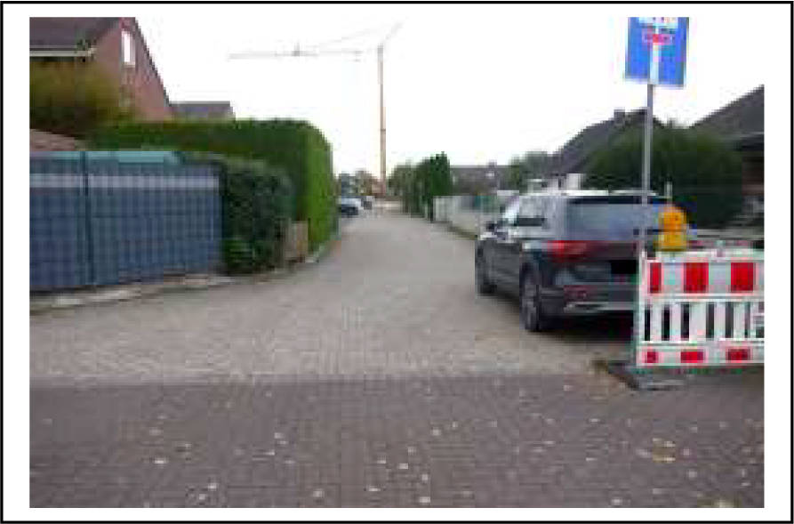 Garage, Einfamilienhaus in Dalbker Allee 14, 33689 Bielefeld, Sennestadt Dalbke - Bild 2