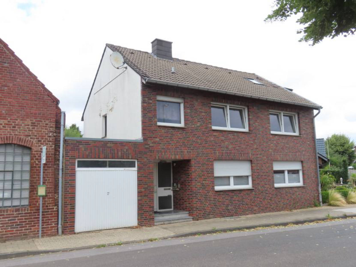 Garage, Einfamilienhaus, Einfamilienhaus mit Anbau und Garage in Bachstraße 18, 52445 Titz, Hasselsweiler - Bild 3