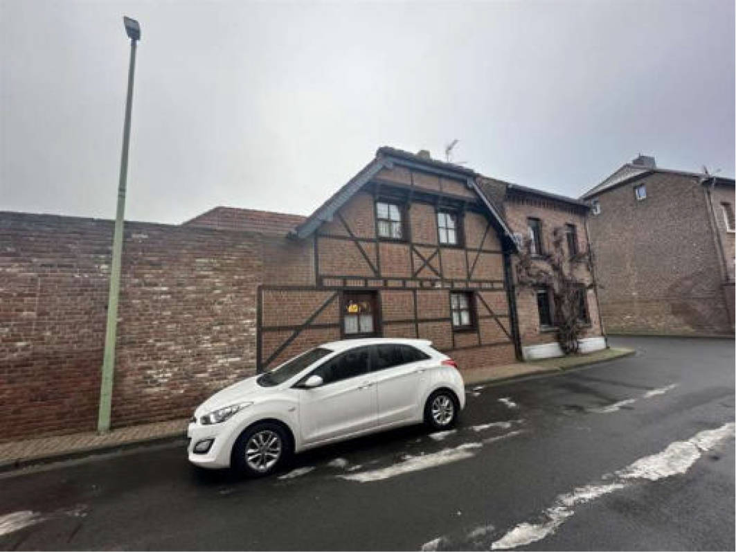 Einfamilienhaus, diverse Nebengebäude, ehemalige Stallungen in Ginnstraße 21, 52445 Titz - Bild 2