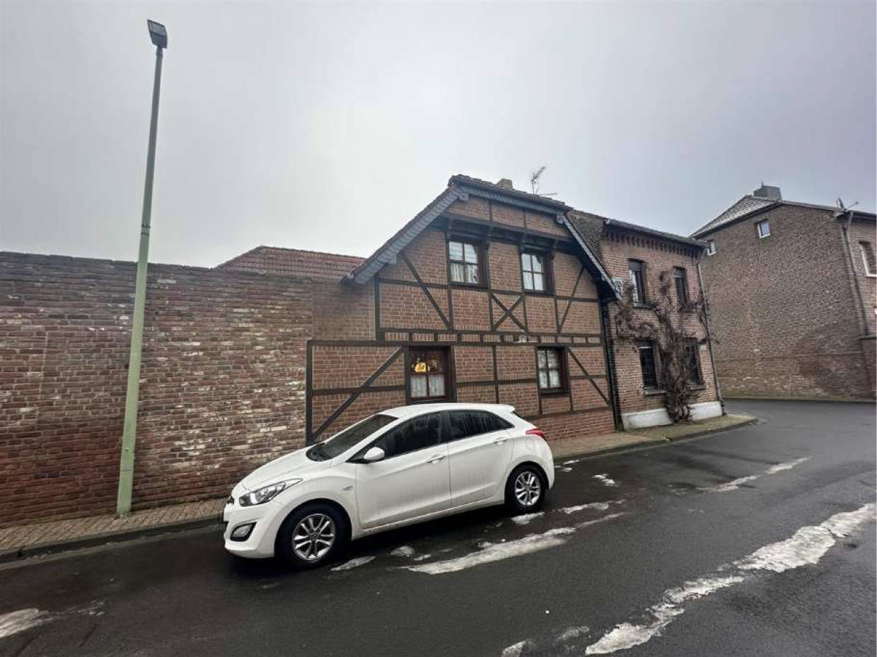 Einfamilienhaus, diverse Nebengebäude, ehemalige Stallungen in Ginnstraße 21, 52445 Titz - Bild 4