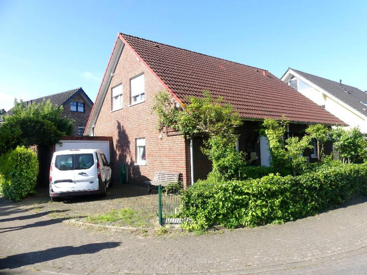 Einfamilienhaus, 2 Garagen in Havelring 94, 47608 Geldern