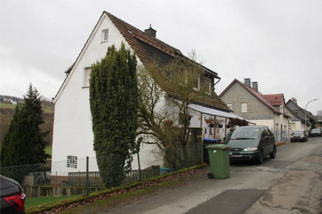 Einfamilienhaus und Garage in Violinenstraße 12, 59929 Brilon, Hoppecke
